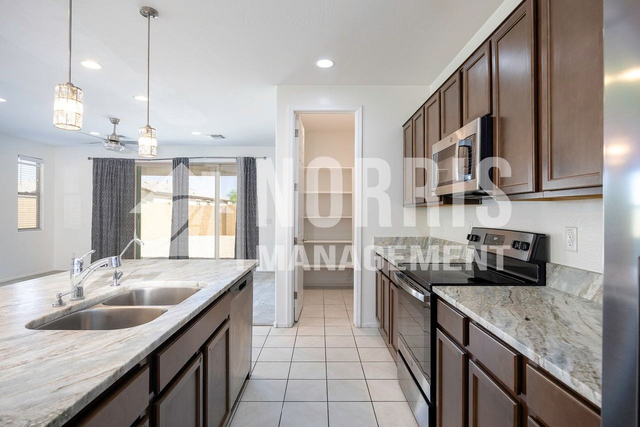 336 E Hawaii Dr - Photo 6 of 38
