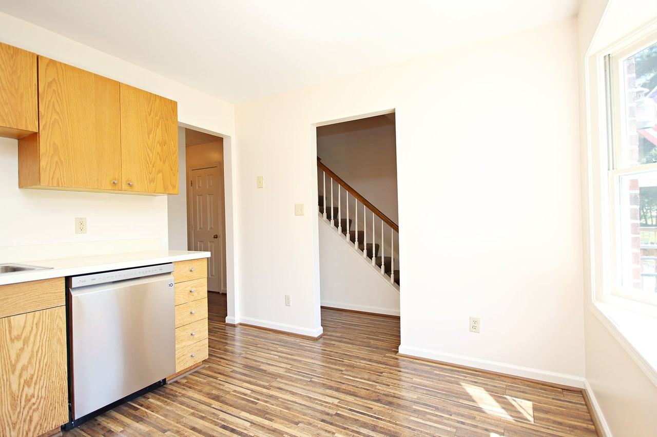 524 Woodmont Dr - Photo 4 of 16
