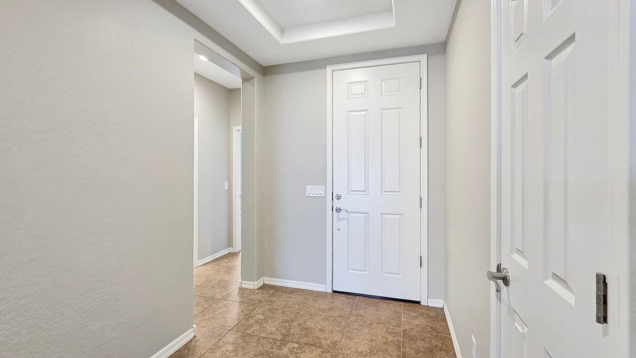 17422 W Superior Ave - Photo 4 of 30