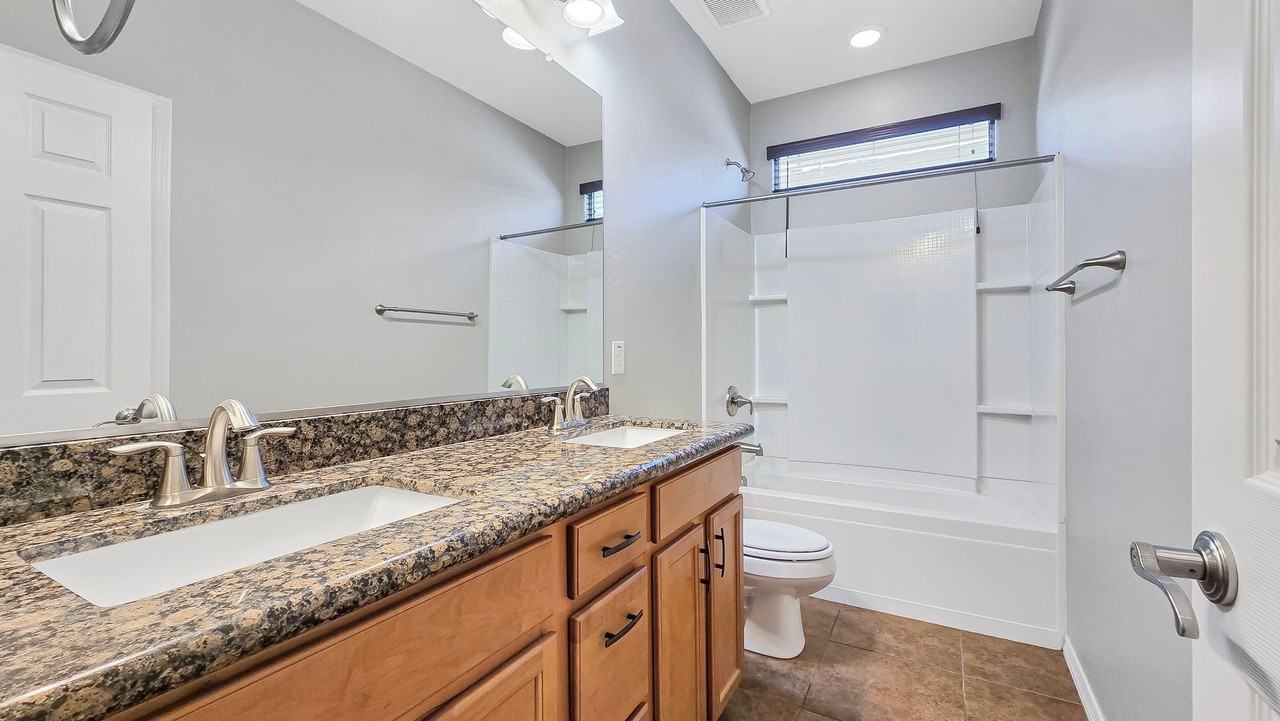 17422 W Superior Ave - Photo 6 of 30