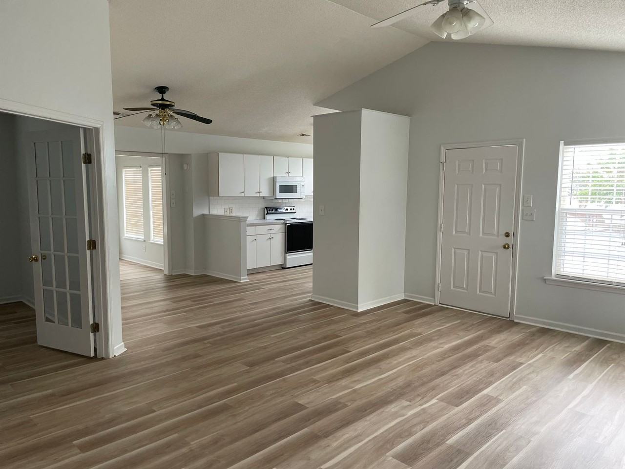 480 Saltaire Dr - Photo 2 of 46