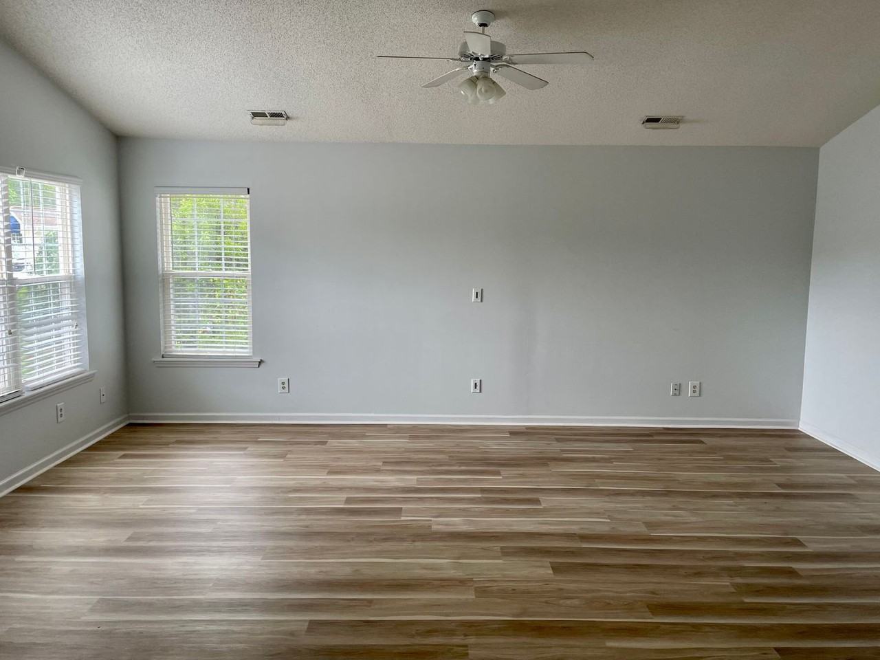 480 Saltaire Dr - Photo 4 of 46