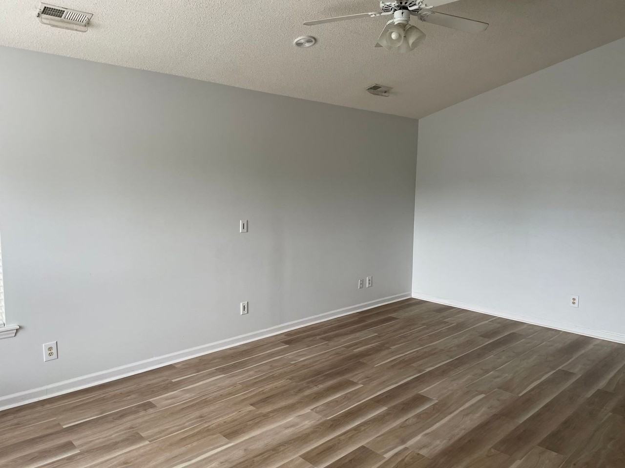 480 Saltaire Dr - Photo 5 of 46