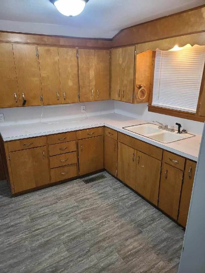 820 N Walnut St - Photo 2 of 9