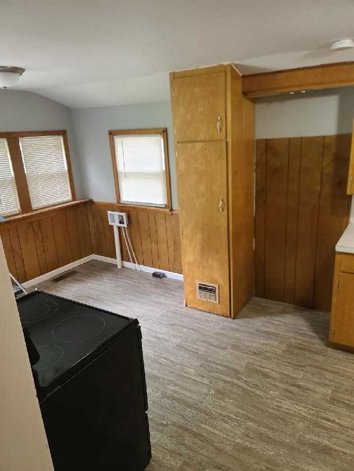 820 N Walnut St - Photo 3 of 9
