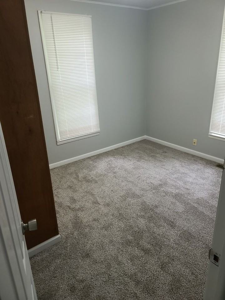 820 N Walnut St - Photo 7 of 9