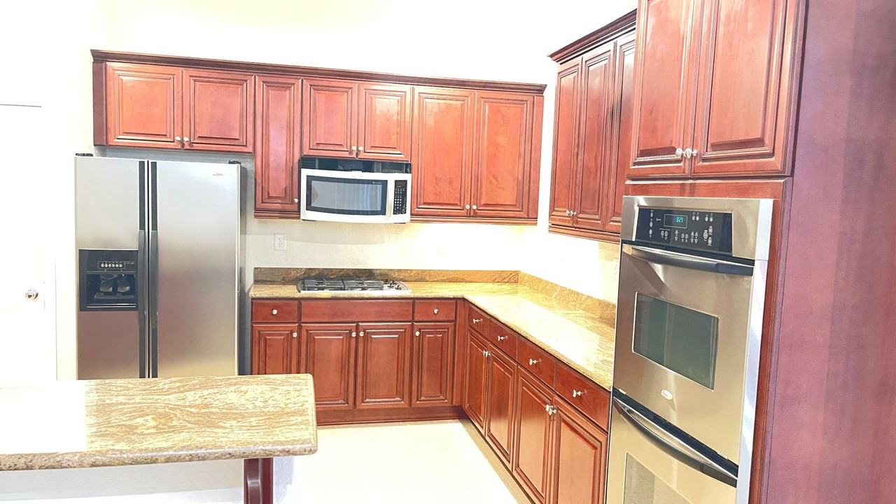 10160 Hollis Mountain Ave - Photo 2 of 17