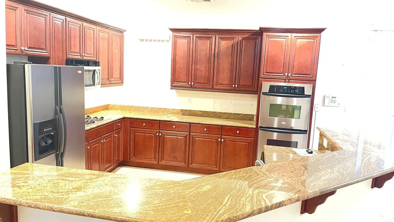 10160 Hollis Mountain Ave - Photo 4 of 17