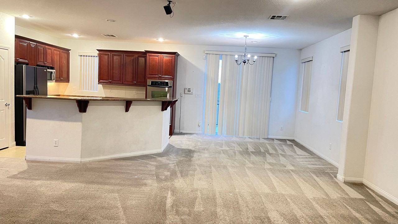 10160 Hollis Mountain Ave - Photo 5 of 17