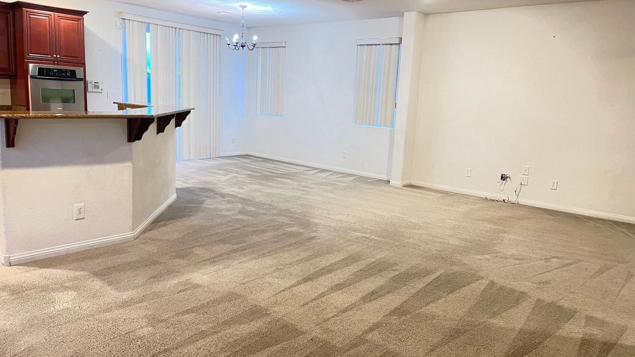 10160 Hollis Mountain Ave - Photo 6 of 17