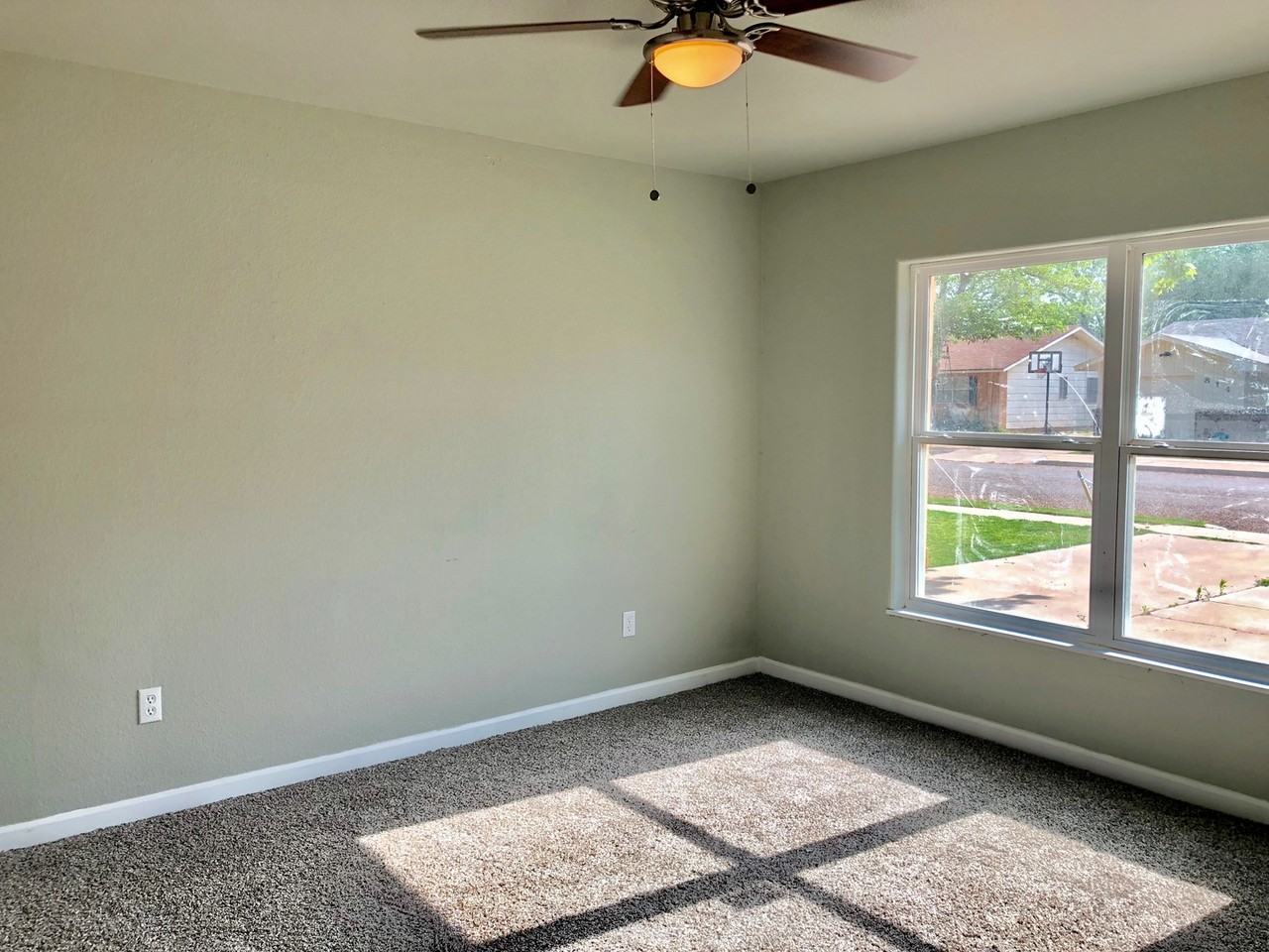 815 Hickory St - Photo 5 of 13