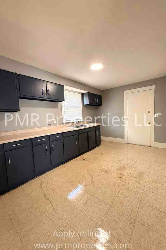 1820 Miami St - Photo 2 of 11