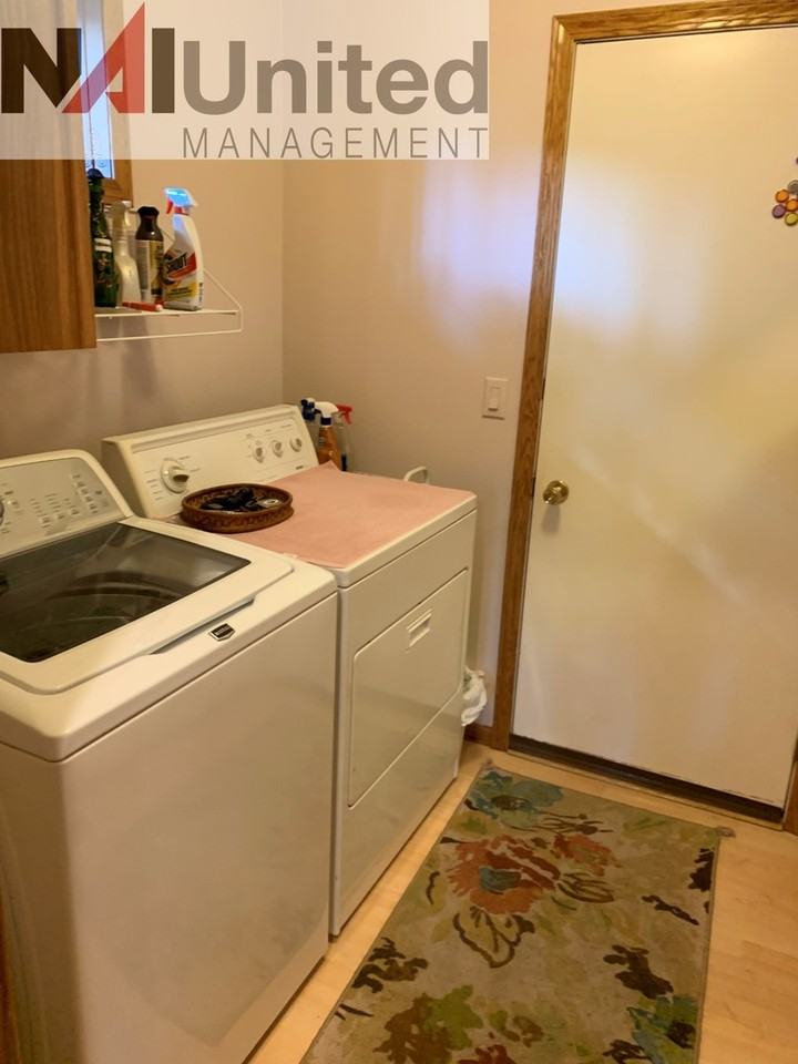 373 Muirfield Ct - Photo 3 of 14