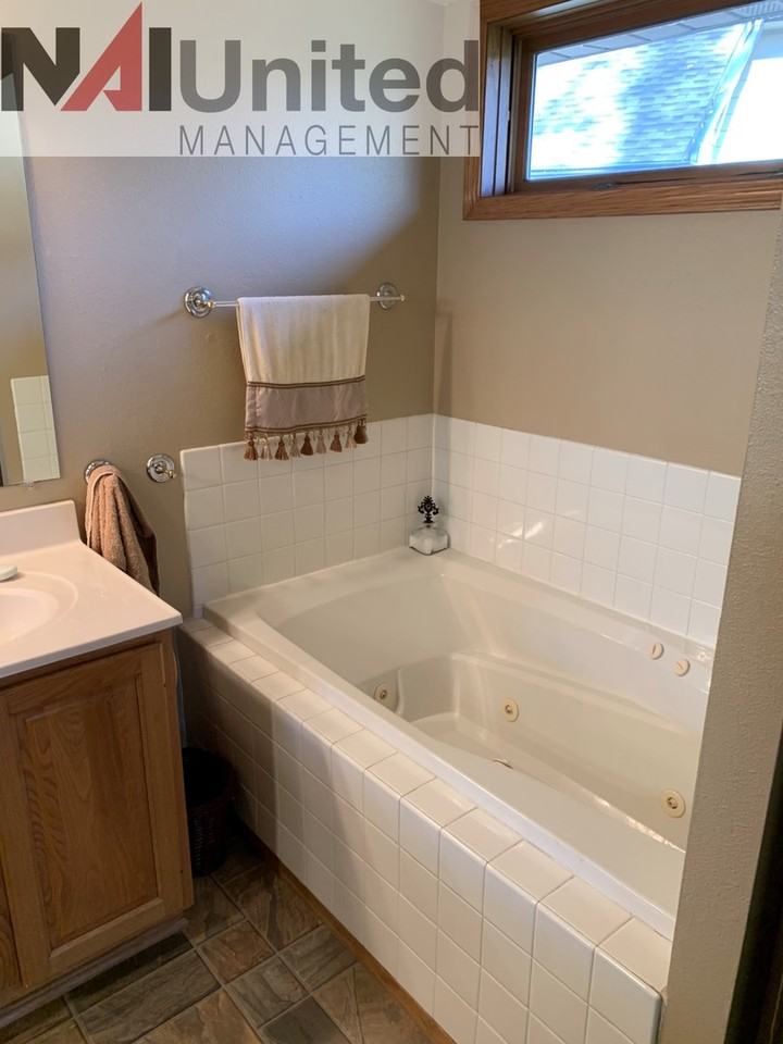 373 Muirfield Ct - Photo 4 of 14