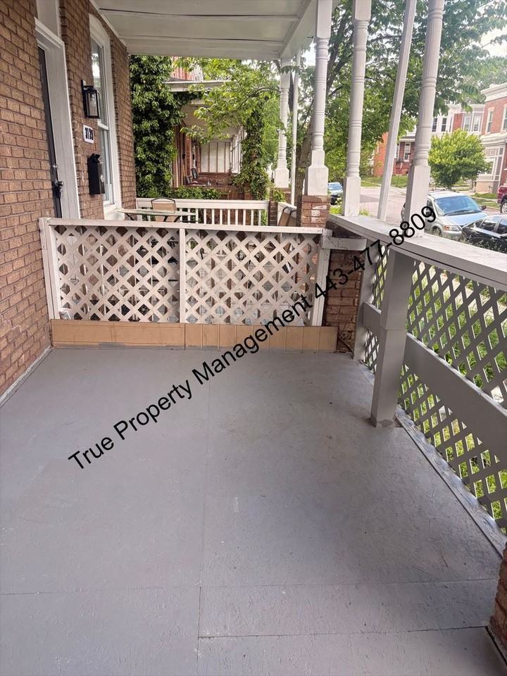 3127 Baker St - Photo 2 of 16