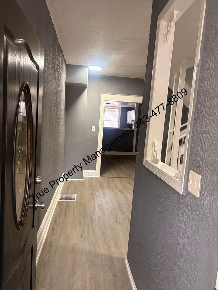 3127 Baker St - Photo 3 of 16
