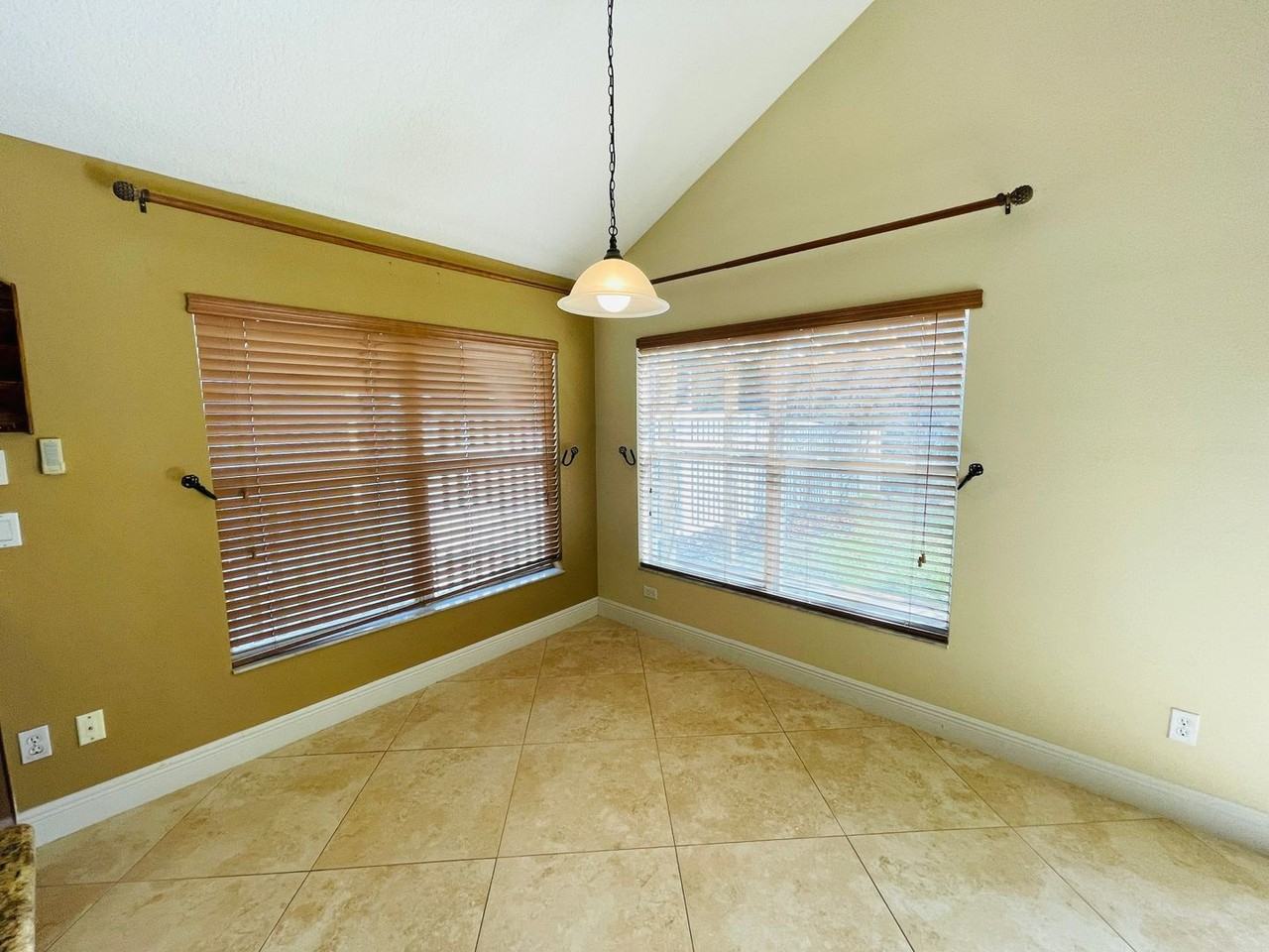 14121 Sapphire Bay Cir - Photo 7 of 39