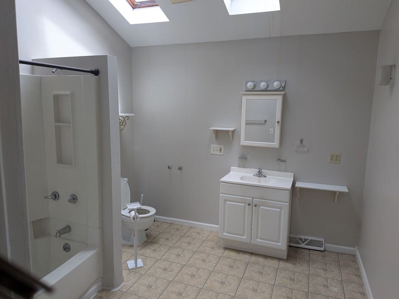 518 Washtenaw Ave. - Photo 4 of 26