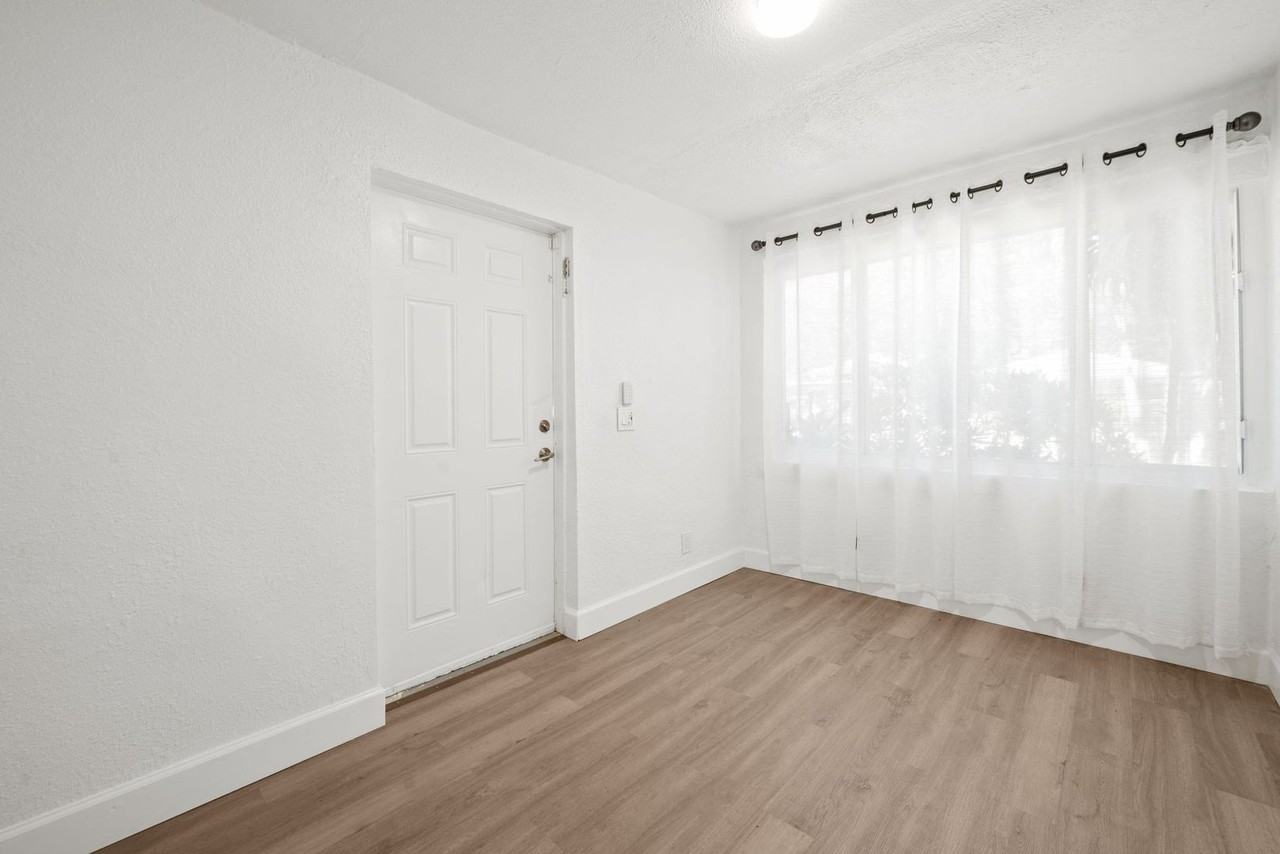 7772 Nw 9th Ave - Photo 6 of 22