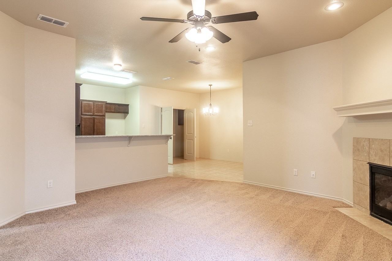 3112 112th St - Photo 2 of 10