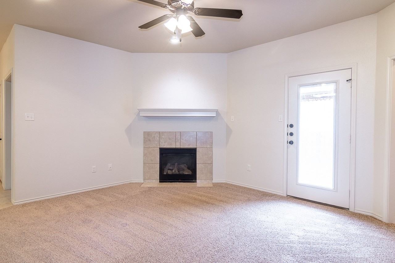3112 112th St - Photo 3 of 10