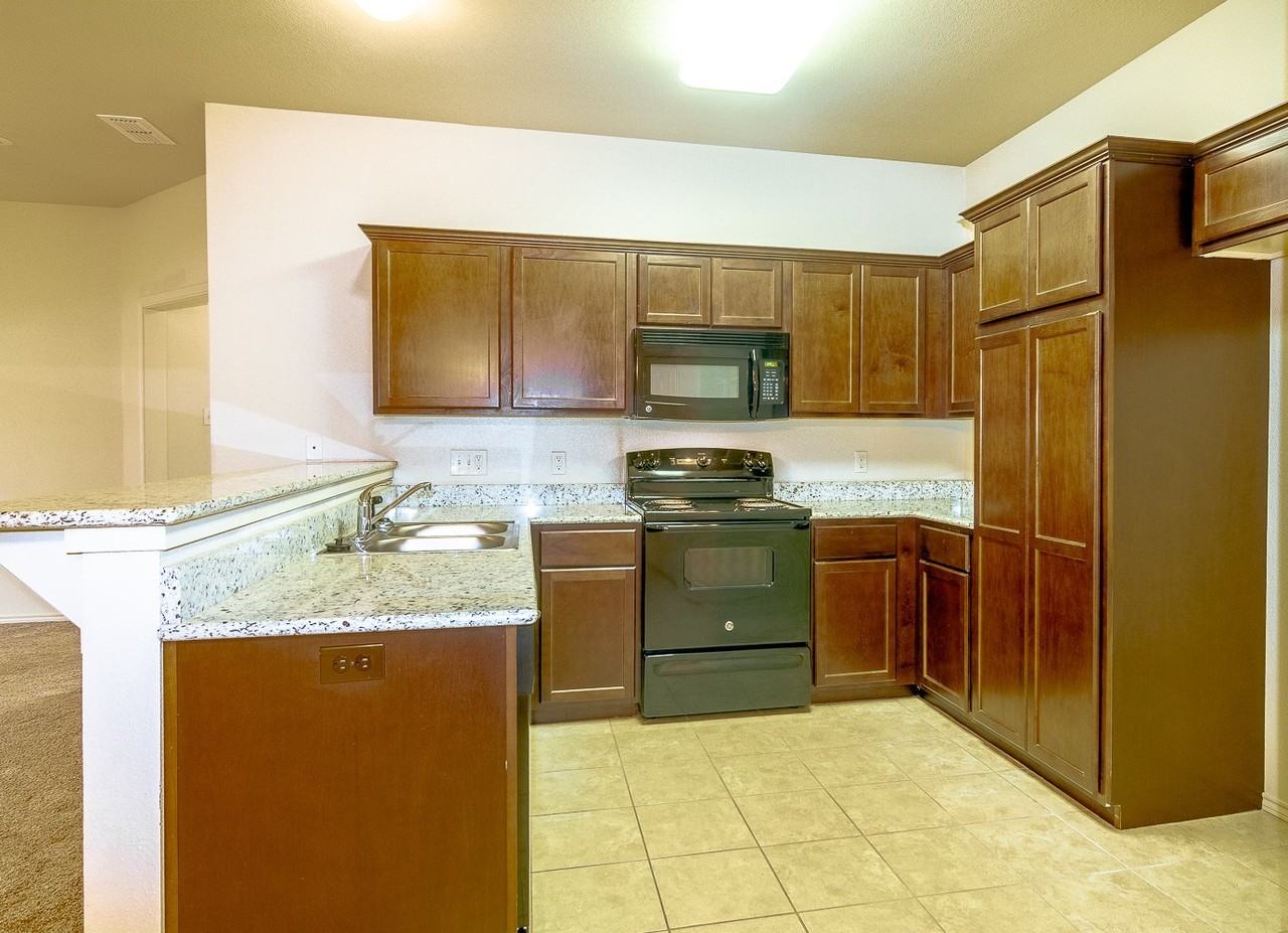 3112 112th St - Photo 5 of 10