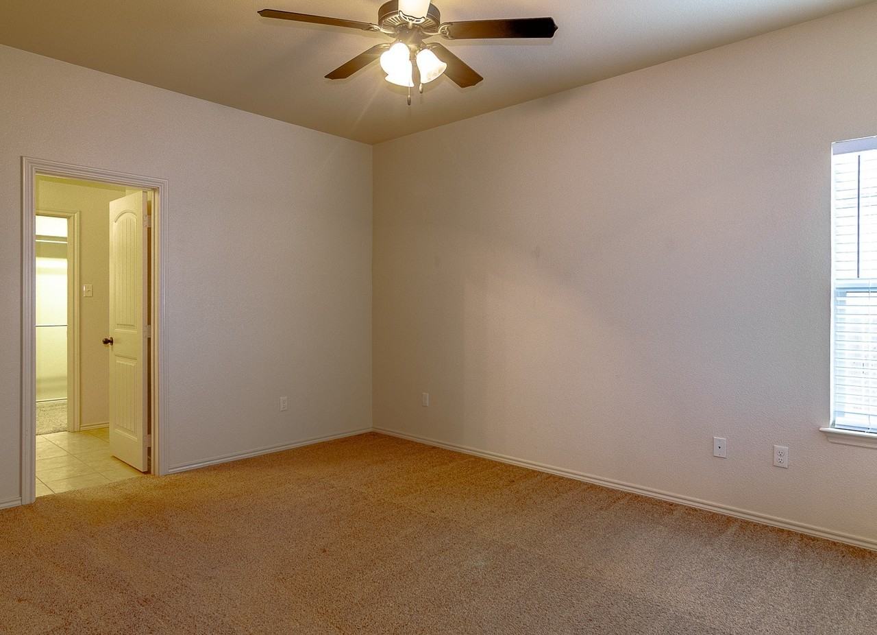 3112 112th St - Photo 6 of 10
