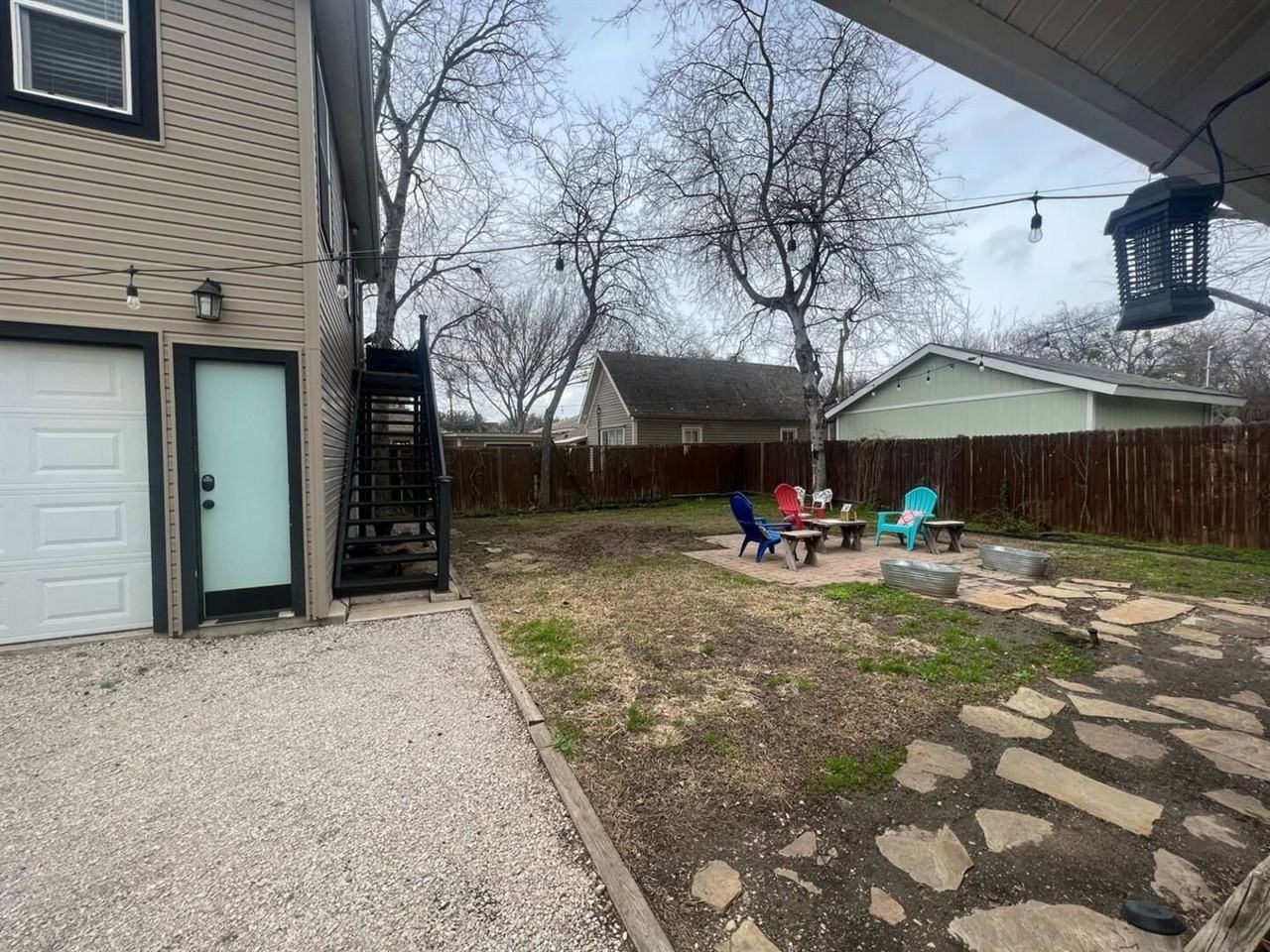 1217 N Austin St - Photo 2 of 12