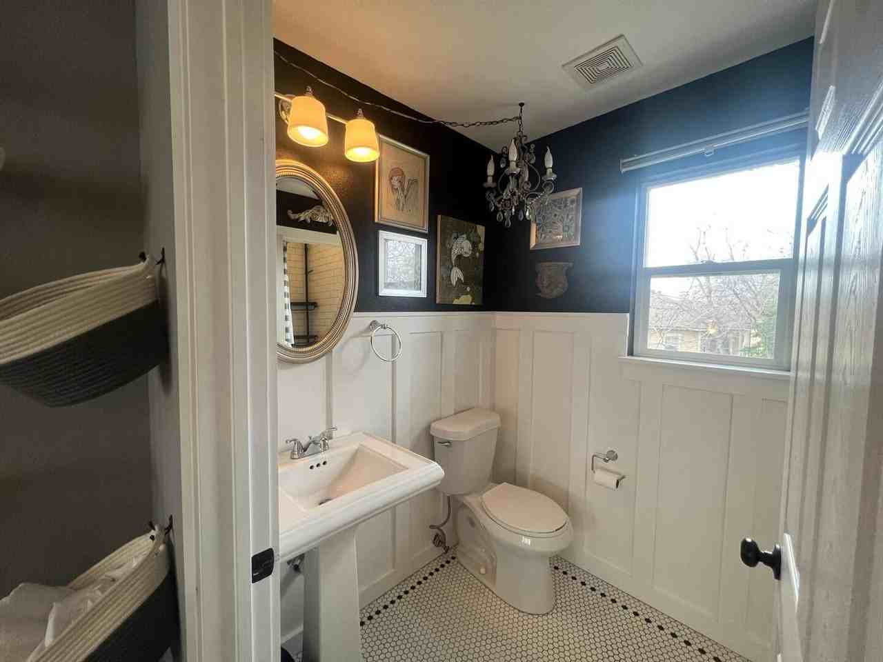 1217 N Austin St - Photo 7 of 12