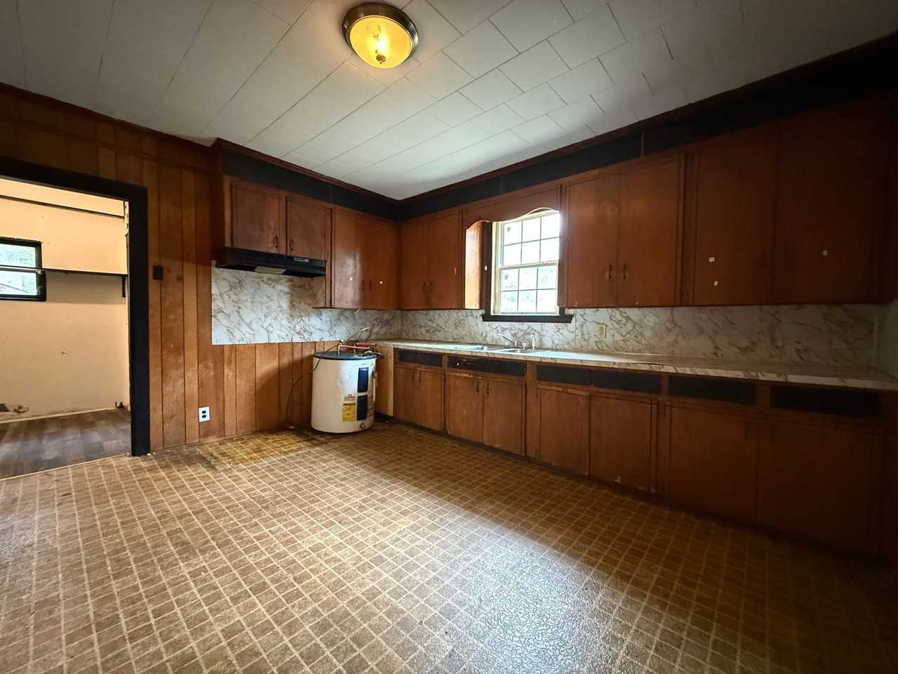 653 Cherry St - Photo 3 of 8