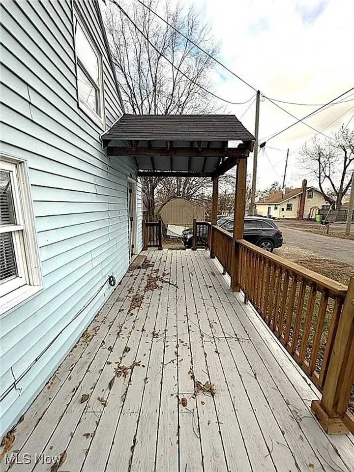 906 Daniels Ave - Photo 6 of 11