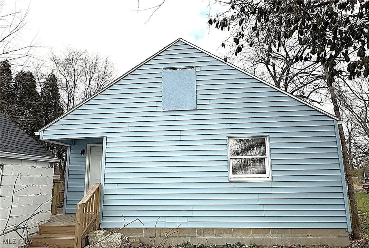 906 Daniels Ave - Photo 7 of 11