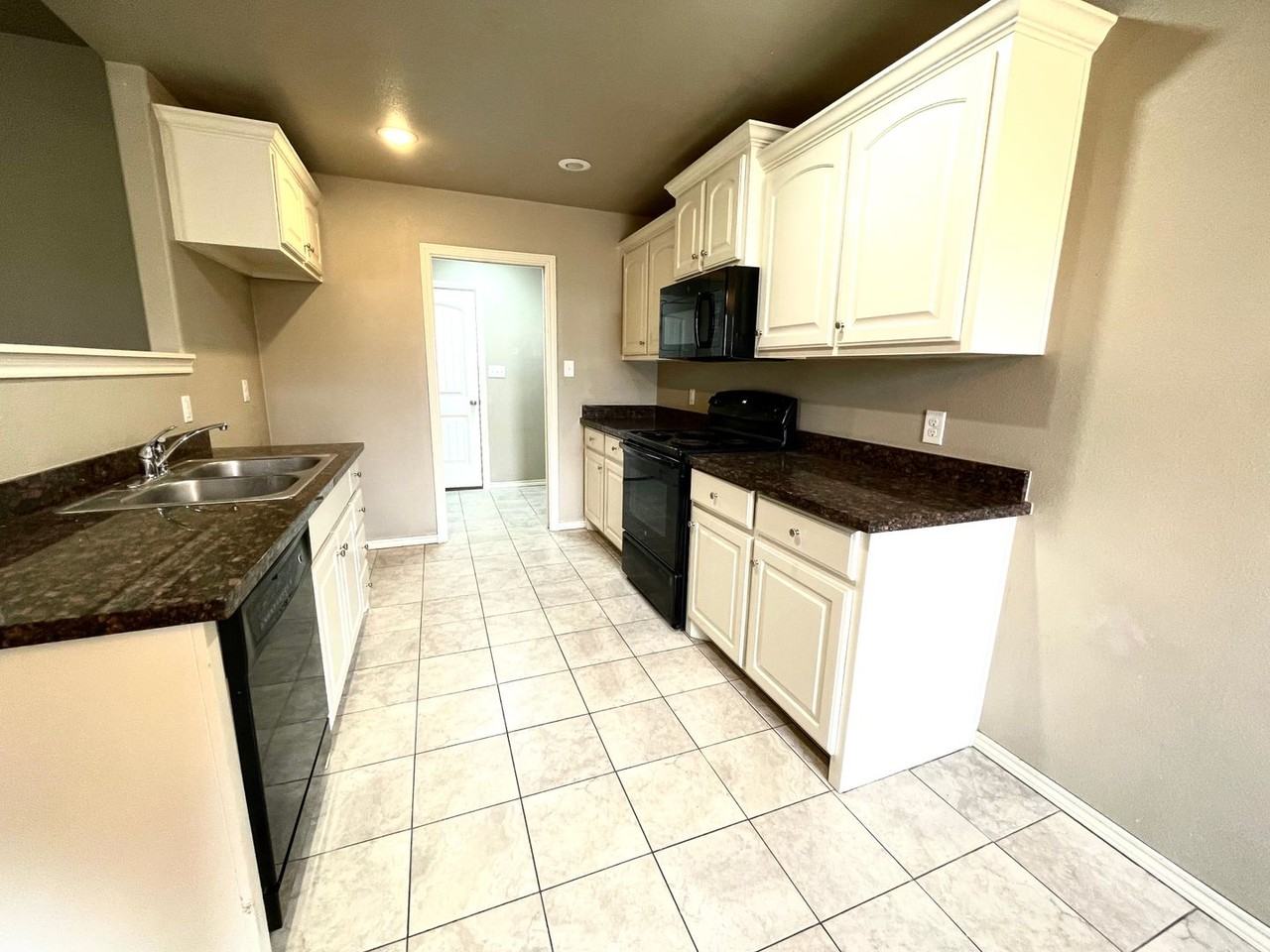 8702 17th St - Photo 3 of 10