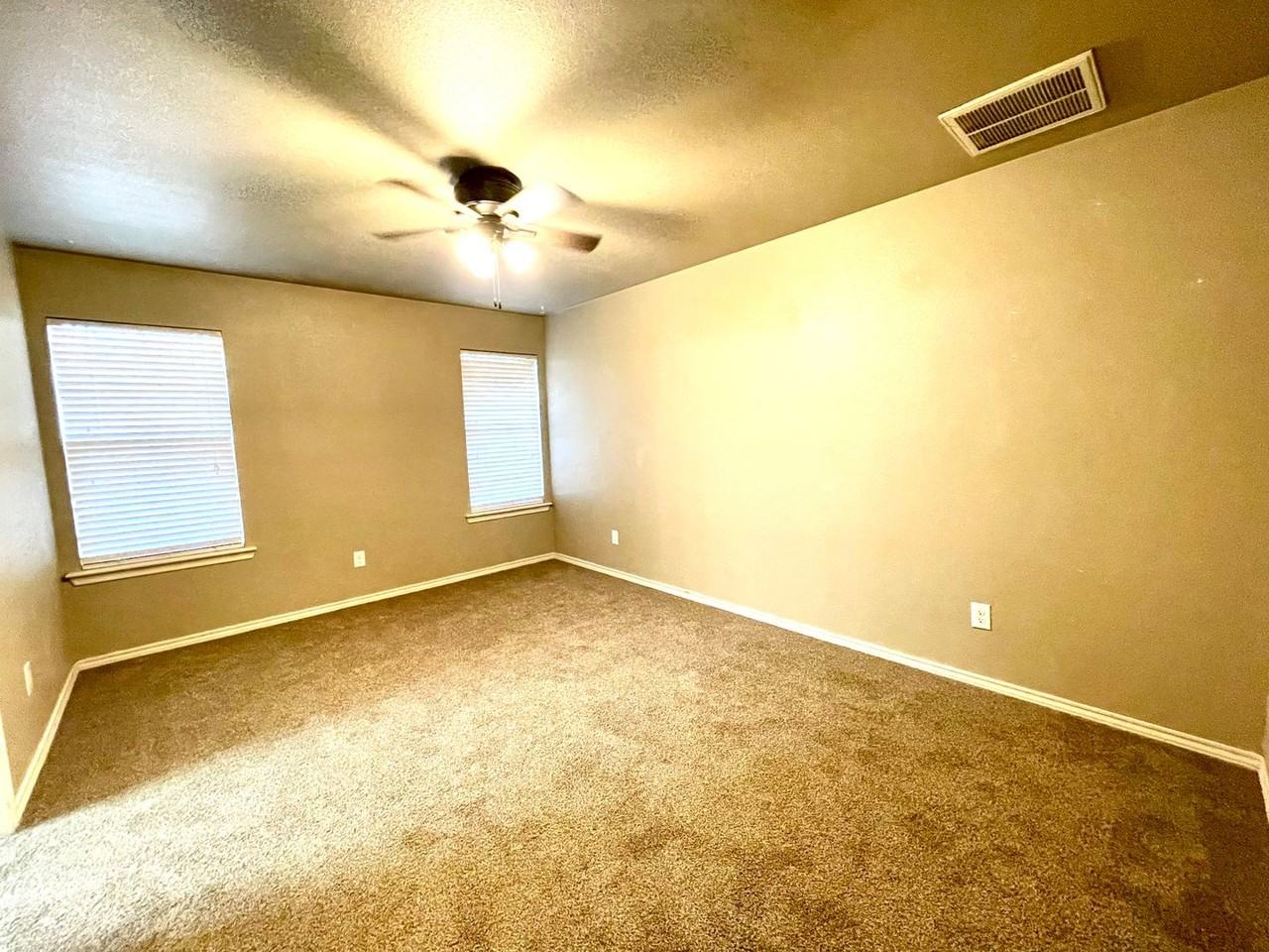 8702 17th St - Photo 7 of 10