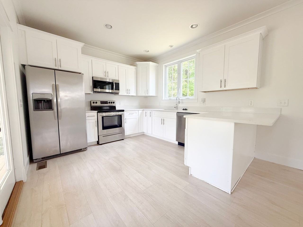 431 Juniper Dr - Photo 5 of 39