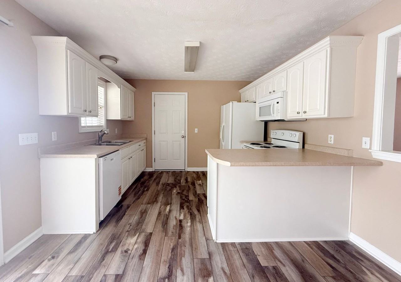 1301 Fisk Rd - Photo 7 of 40