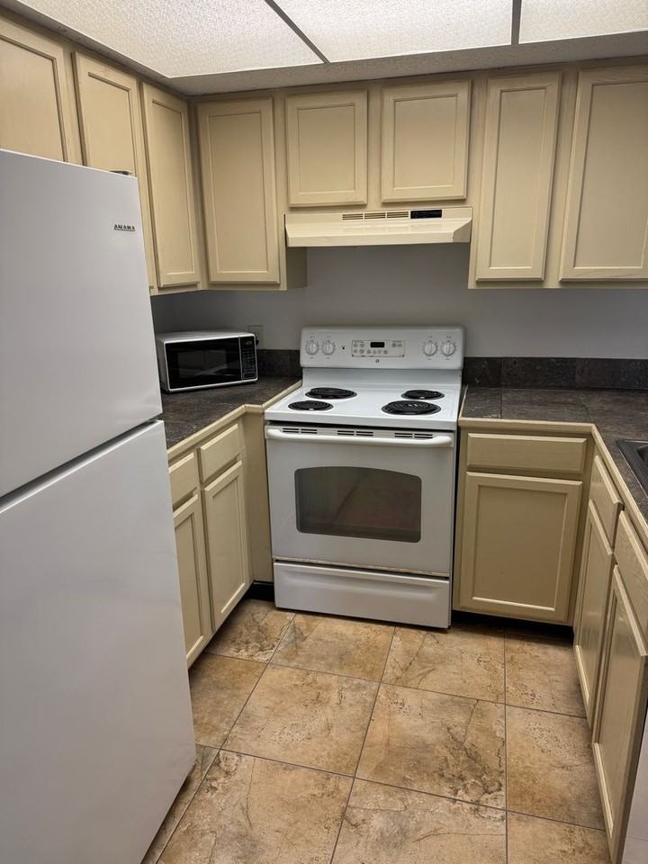 933 Sonesta Ave Ne #J102 - Photo 4 of 19