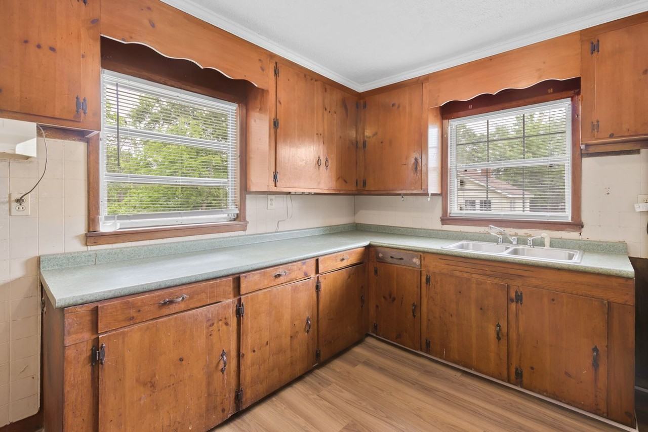 305 N 16th St - Photo 3 of 31