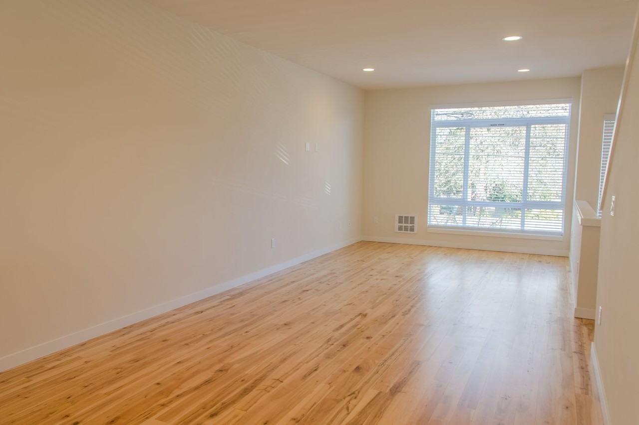 10363 Ashworth Ave N - Photo 5 of 28