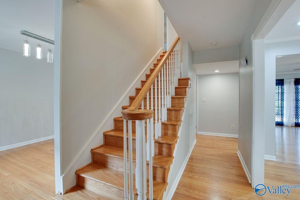 2700 Briarwood Cir Se - Photo 2 of 29