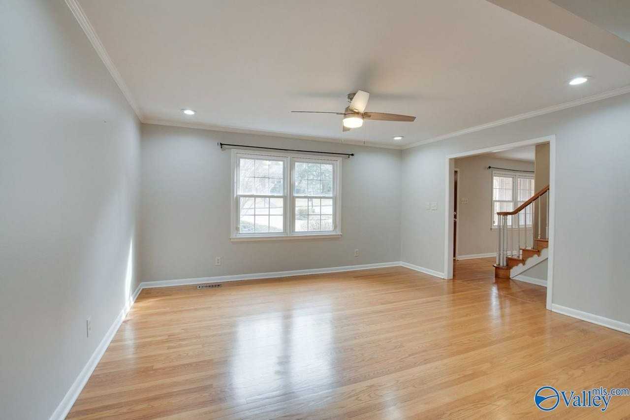 2700 Briarwood Cir Se - Photo 3 of 29