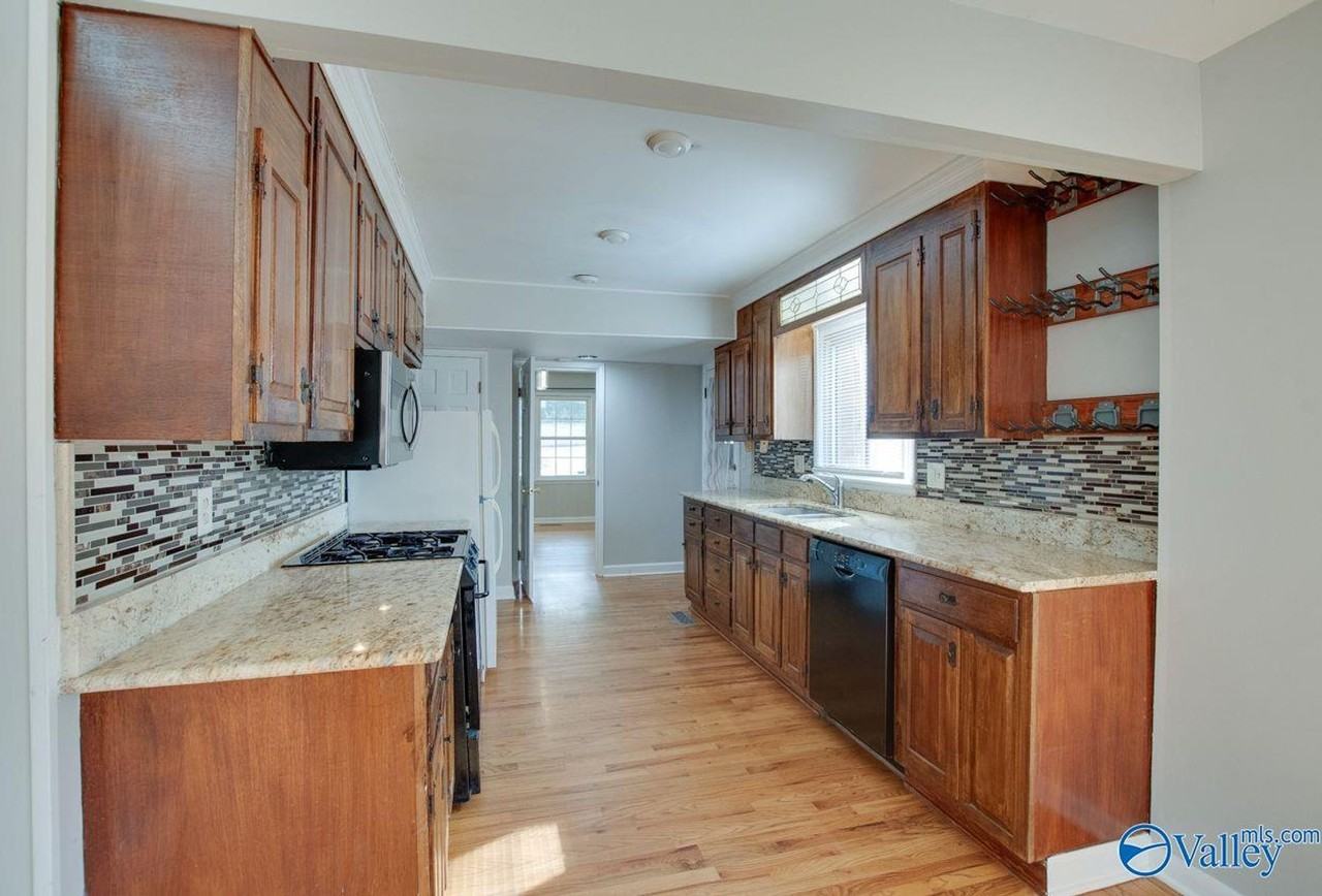 2700 Briarwood Cir Se - Photo 7 of 29