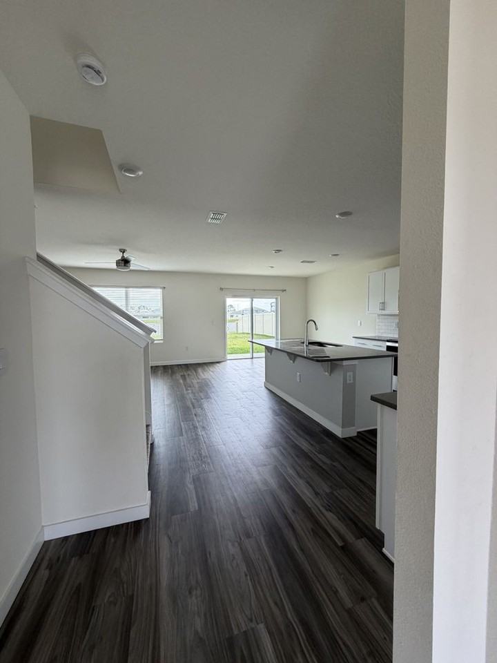 421 Chayne Pl - Photo 4 of 50