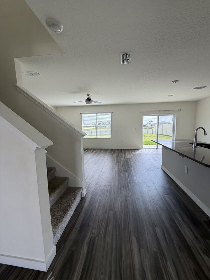 421 Chayne Pl - Photo 5 of 50