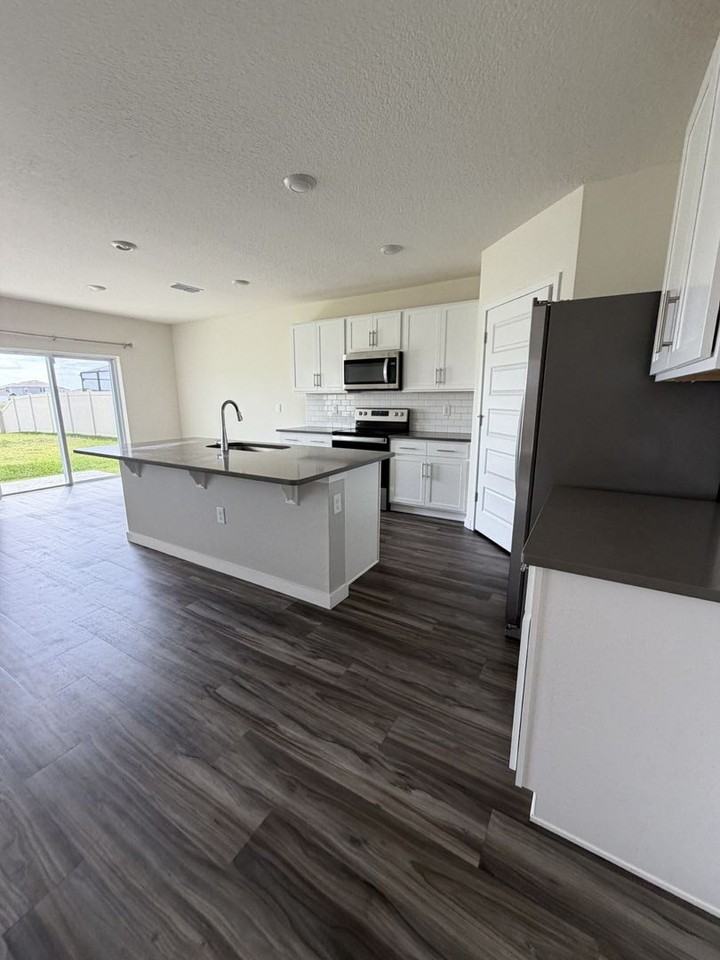 421 Chayne Pl - Photo 6 of 50