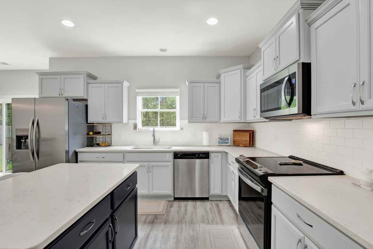 52 Southern Way - Photo 4 of 36
