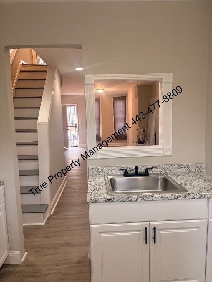 1614 N Calhoun St - Photo 5 of 14