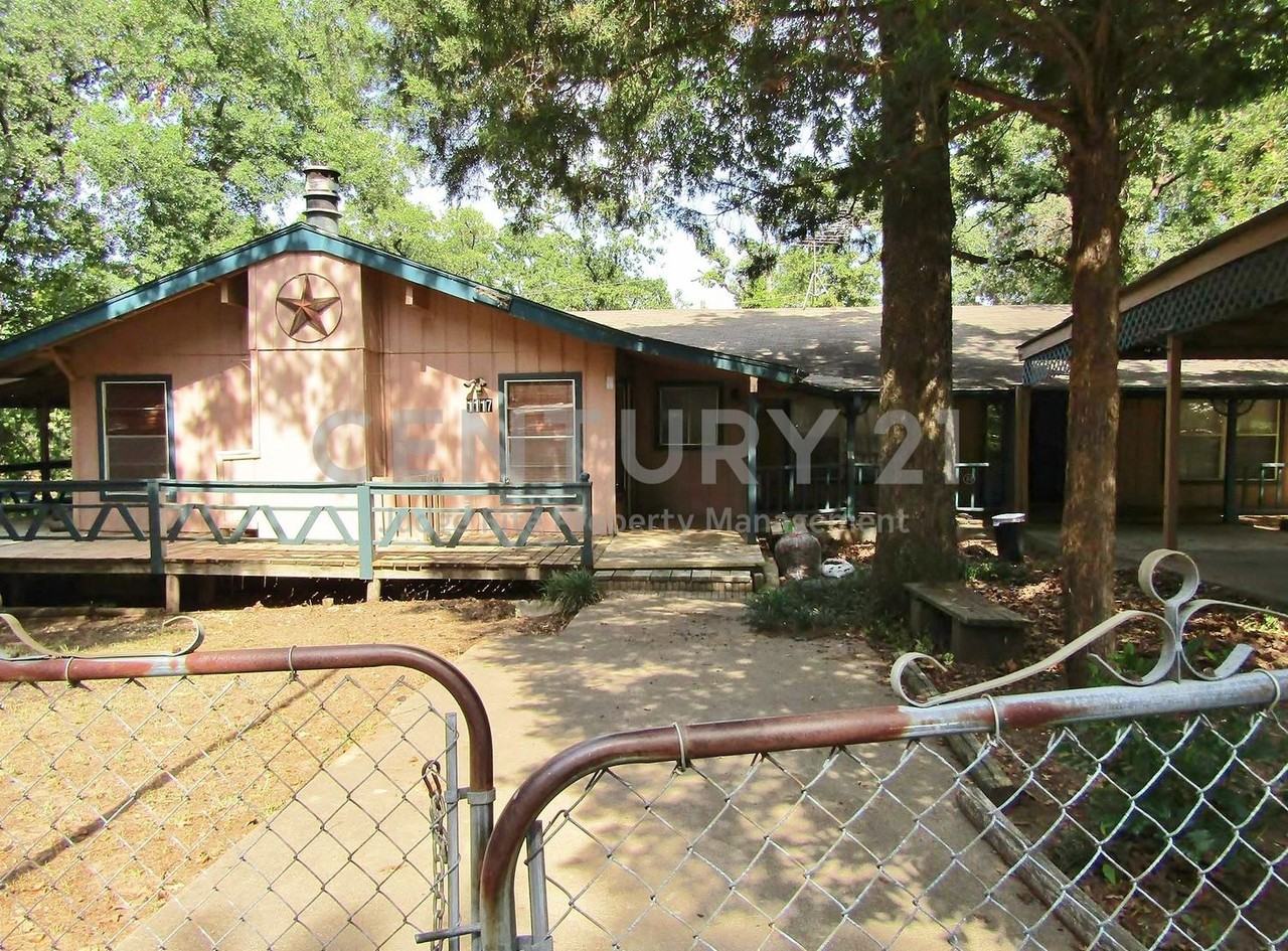 1117 Woodland Trl - Photo 2 of 14