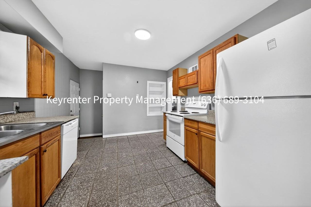 5936 Theodore Ave - Photo 7 of 33