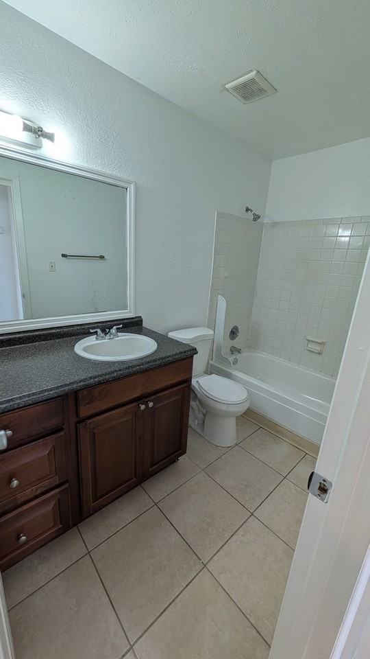 4028 Billingsgate Rd #1902 - Photo 7 of 8